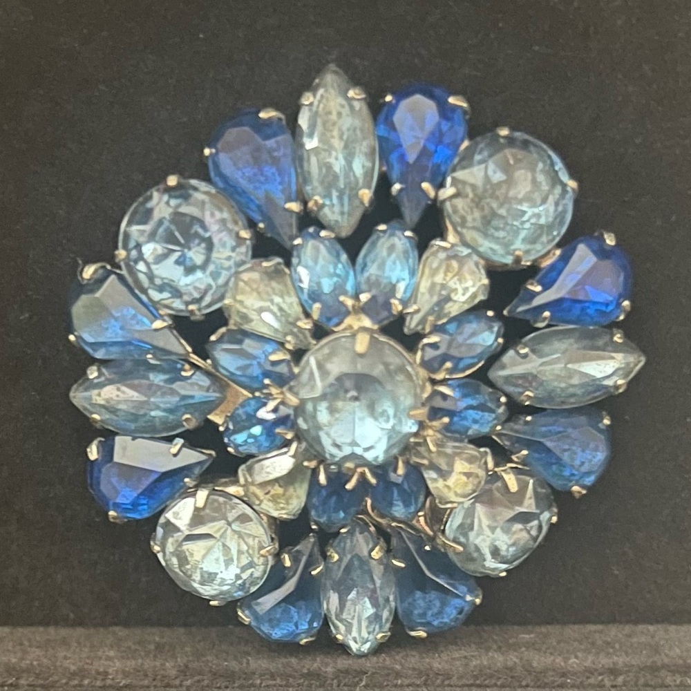 Sparkling Vintage sparkly Blue 2 tone Rhinestone Brooch Pin~2 in x 2 in